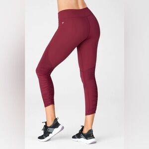 Fabletics PureLuxe Mid-Rise Ruched 7/8 Legging red sz large